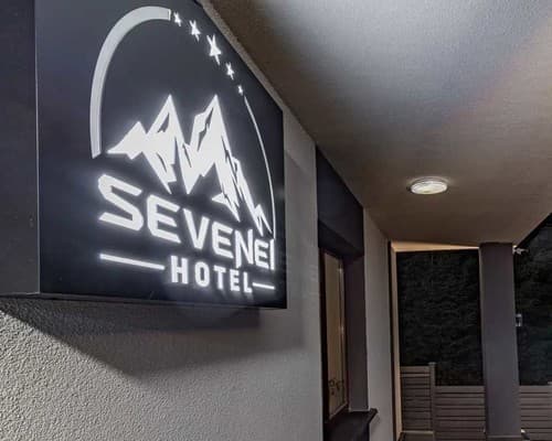 Готель Sevenei 3