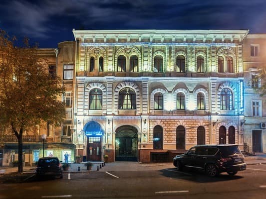 Готель Айвазовський
